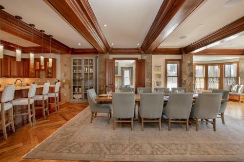 Lorian 4 - Luxurious Ski-in Ski-out Forest Condo