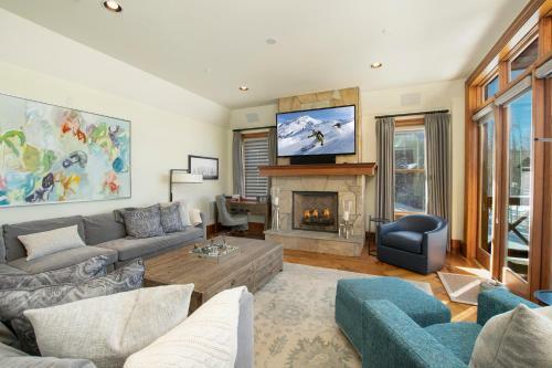 Lorian 4 - Luxurious Ski-in Ski-out Forest Condo