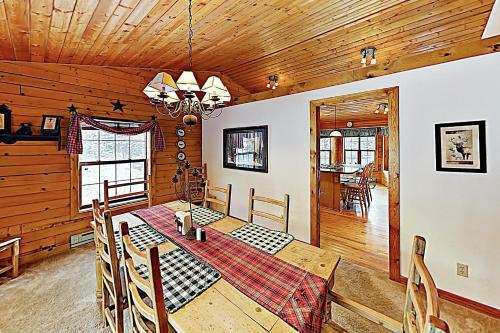 New Listing! Lovely Log Mountain Home With Fireplace Home