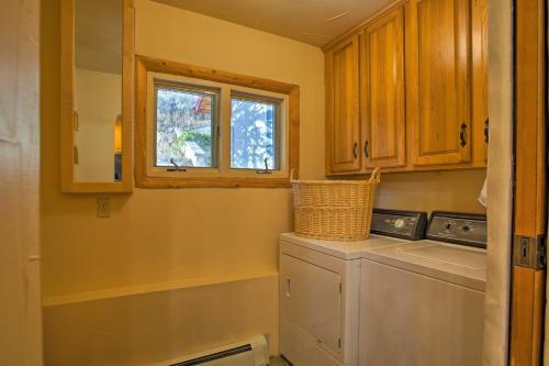 Mountain Escape With Hot Tub - Ski, Hike, And Golf!