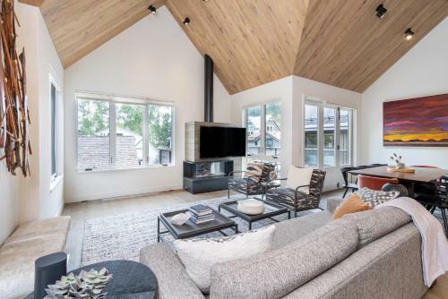Loft House 101 At Transfer By Exceptional Stays