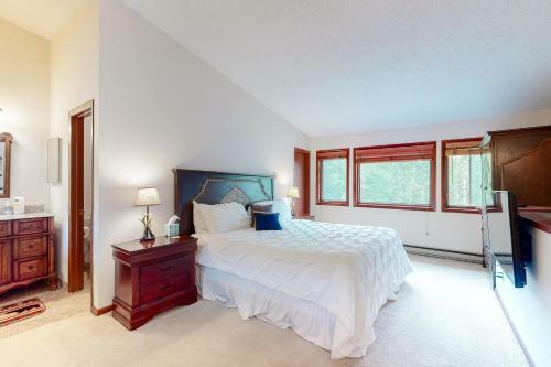 Meadow Creek Manor
