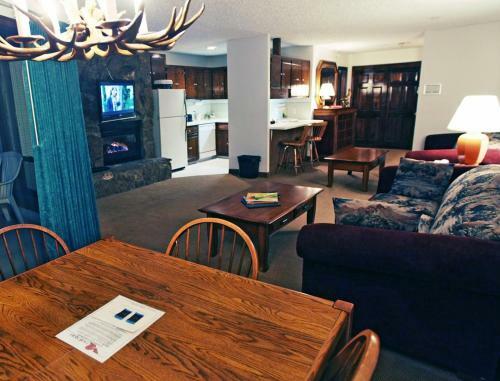 Apartamento Resort Style Condos With Contemporary Mountain Elegance