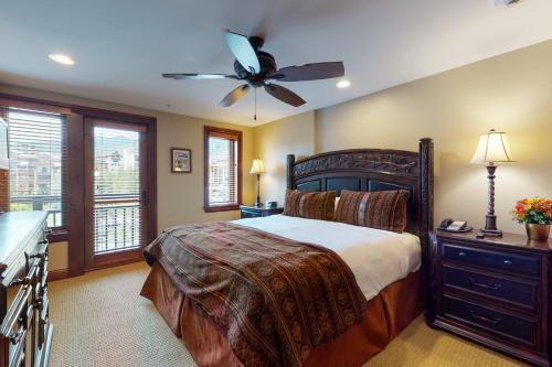 Lion Square Lodge East 313
