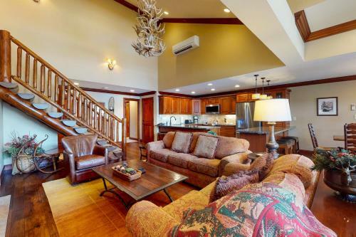 Lion Square Lodge East 313