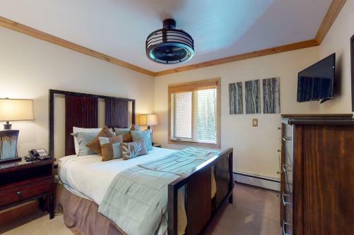 Lion Square Lodge South 554