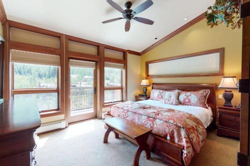 Lion Square Lodge South 750a