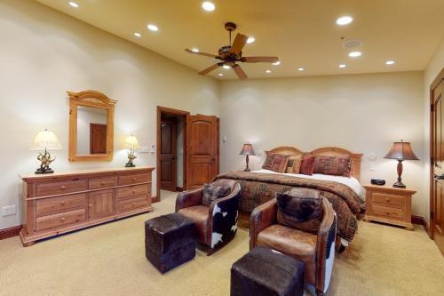 Lion Square Lodge East 307