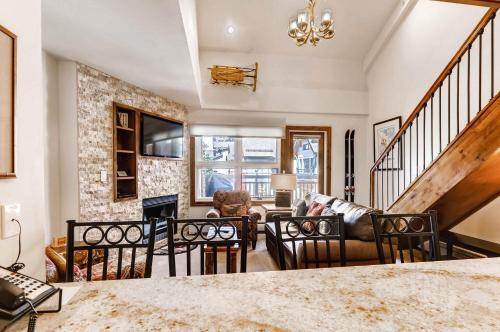Lion Square Lodge South 556