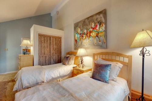 Lion Square Lodge South 576