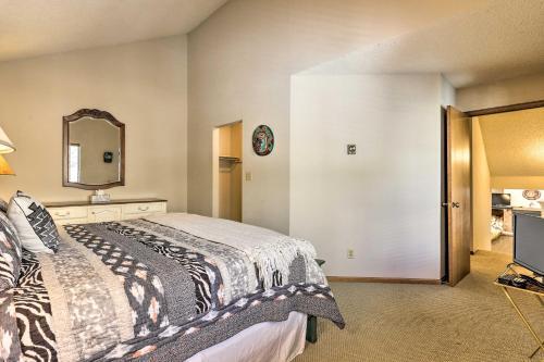 Riverside Townhome With Porch And Mountain Views!
