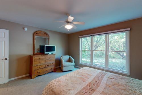 Sea Colony Pinewood III