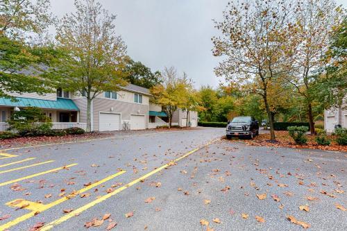 Sea Colony - 53010 Lakeshore