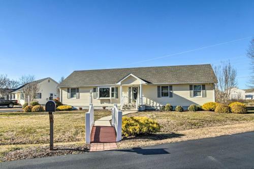 Newly Renovated Home About 3 Mi To Bethany Beach!