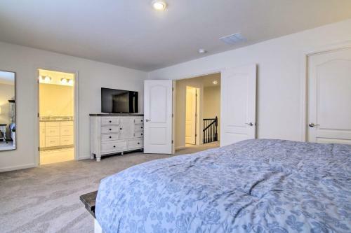 Modern Retreat With Pool Access And 4 Mi To Beach