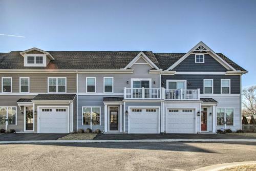 Modern Townhome With Patio Less Than 2 Mi To Bethany Beach!