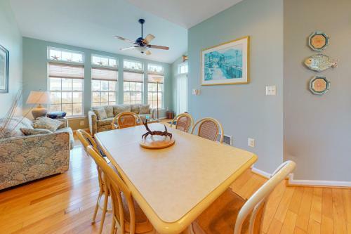 Bayview Landing - 37484 Oliver