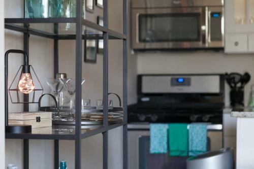 Apartamento ** Stacked Rowhome ** Up & Coming ** Convenience