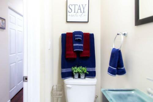Apartamento ** Stacked Rowhome ** Up & Coming ** Convenience