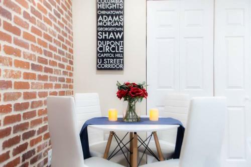 Apartamento ** Stacked Rowhome ** Up & Coming ** Convenience