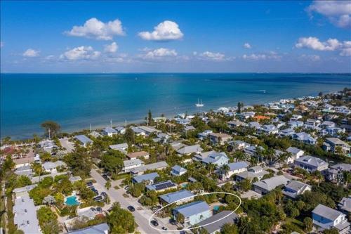 Anna Maria Island Breeze Home