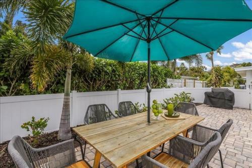 The Palm Leaf Home
