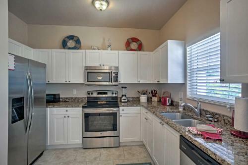 Bokeelia Cottage With Private Pool And Tiki Bar!