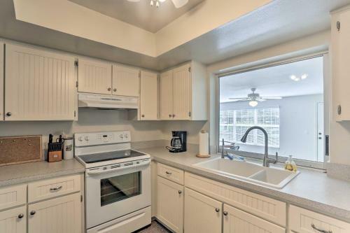 Bokeelia Home With Large Yard - Walk To Canals!