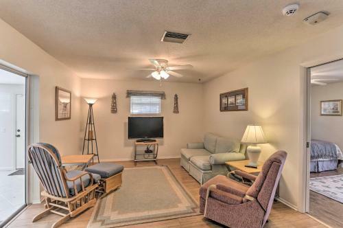 Bokeelia Home With Large Yard - Walk To Canals!