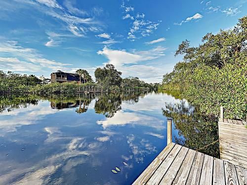 New Listing! Riverfront Home With Hot Tub & Dock Home