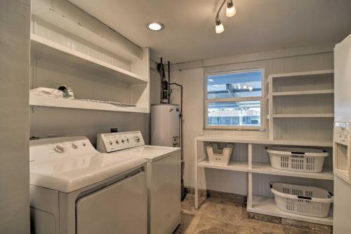 Canalfront House With Pool In San Remo Shores!