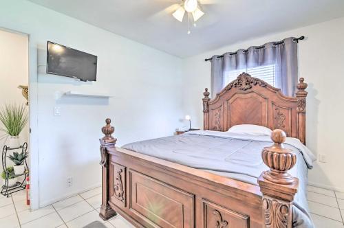 Pet-friendly Gulf Getaway - 10 Mi To Beaches!