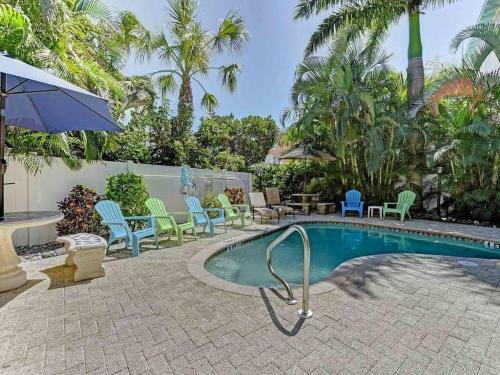 Beach Getaway Pool Condo Between The Island Marina And Beach