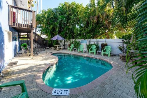 Beach Getaway Pool Condo Between The Island Marina And Beach