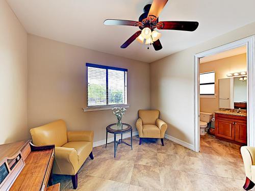 New Listing! Upscale Home With Caged Pool & Lanai Home