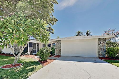 Luxe Waterfront Home With Private Dock & Pool! Home