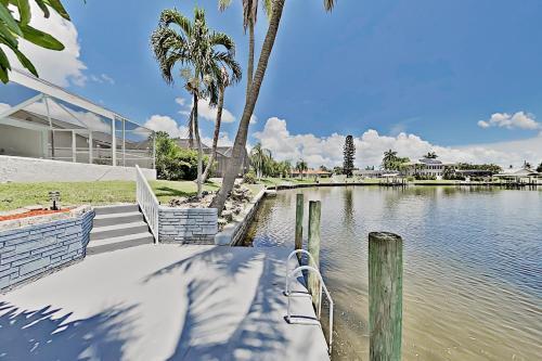 Luxe Waterfront Home With Private Dock & Pool! Home