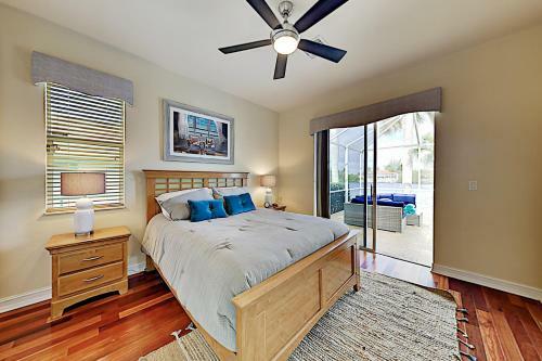 Canal-front Home - Pool & Hot Tub - Private Dock Home