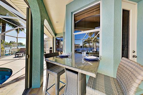 Canal-front Home - Pool & Hot Tub - Private Dock Home