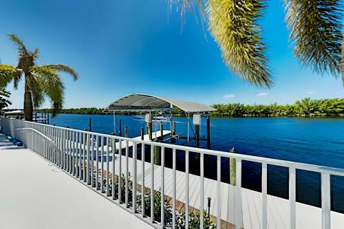 Apartamento Sunset - Waterfront Retreat - Heated Pool & Dock Duplex