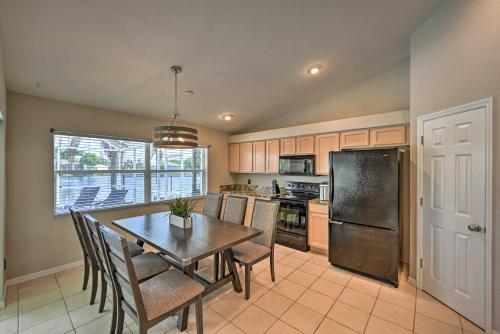 Canalfront Cape Coral Escape With Pool, Dock And Kayaks