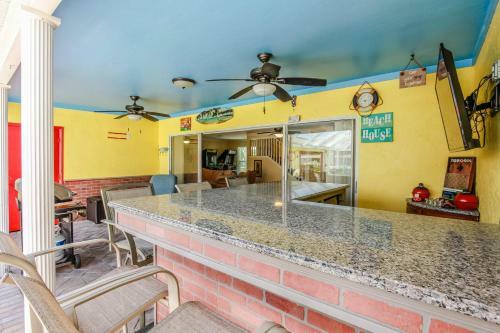 Gulf Access #a 3 Bedroom W/ Heated Pool