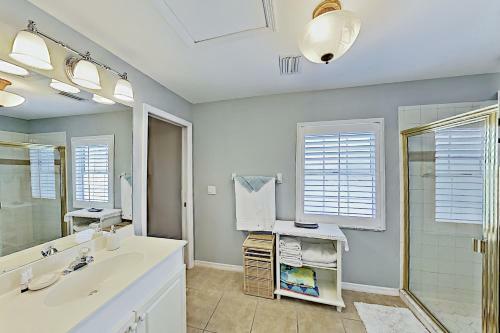 Villa Euphoria - 2-unit Canal Retreat With Pool Home