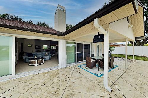 Canal-front Escape - Provided Kayak & Boat Home