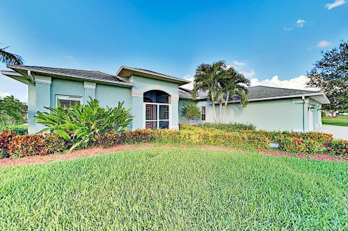 Lavish Canal-front Getaway With Heated Pool & Dock Home