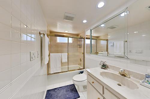 Canal-front Villa - Pool, Dock, Direct Gulf Access Home