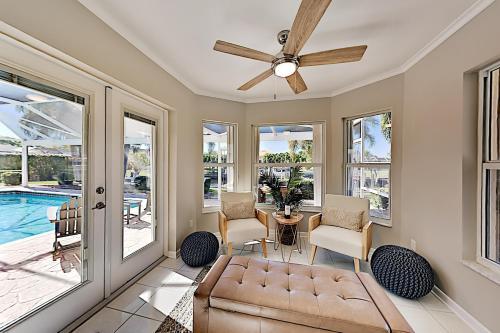Canal-front Villa - Pool, Dock, Direct Gulf Access Home