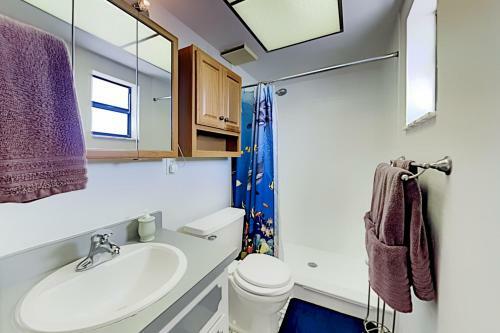 Apartamento Waterfront Serenity - Canal-view Retreat - Pool, Dock Duplex