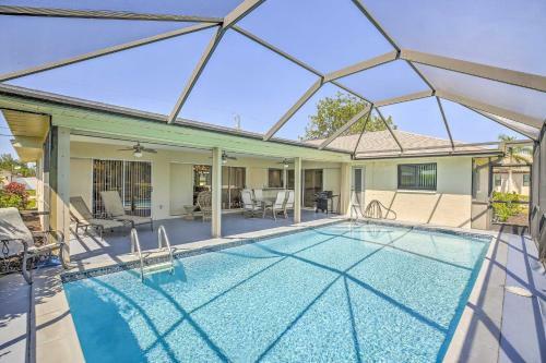 Canalfront Cape Coral Getaway With Boat Lift!