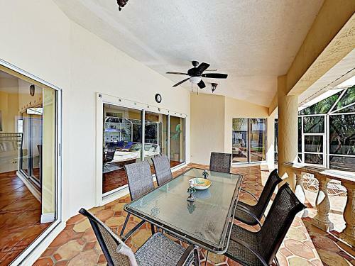 Riverfront Paradise With Caged Pool, Hot Tub & Dock Home
